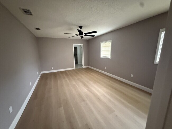 Building Photo - NEWLY RENOVATED 3 BEDROOM, 2 BATH HOME – A...