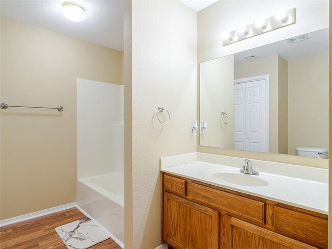 Building Photo - 12 Holly Dr