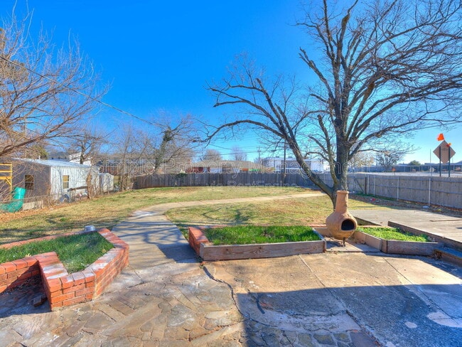 Building Photo - 611 Garth Brooks Blvd