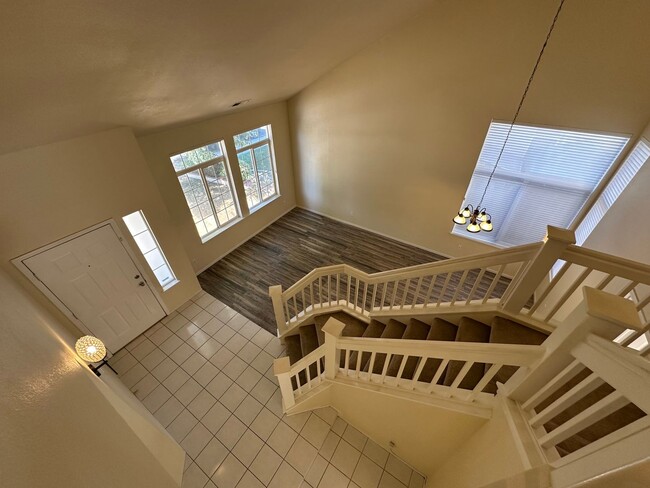Building Photo - Beautiful 4 Bedroom, 2.5 Bath Tracy Home