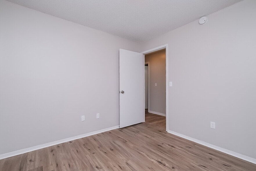 Building Photo - 1111 Tuxford Dr