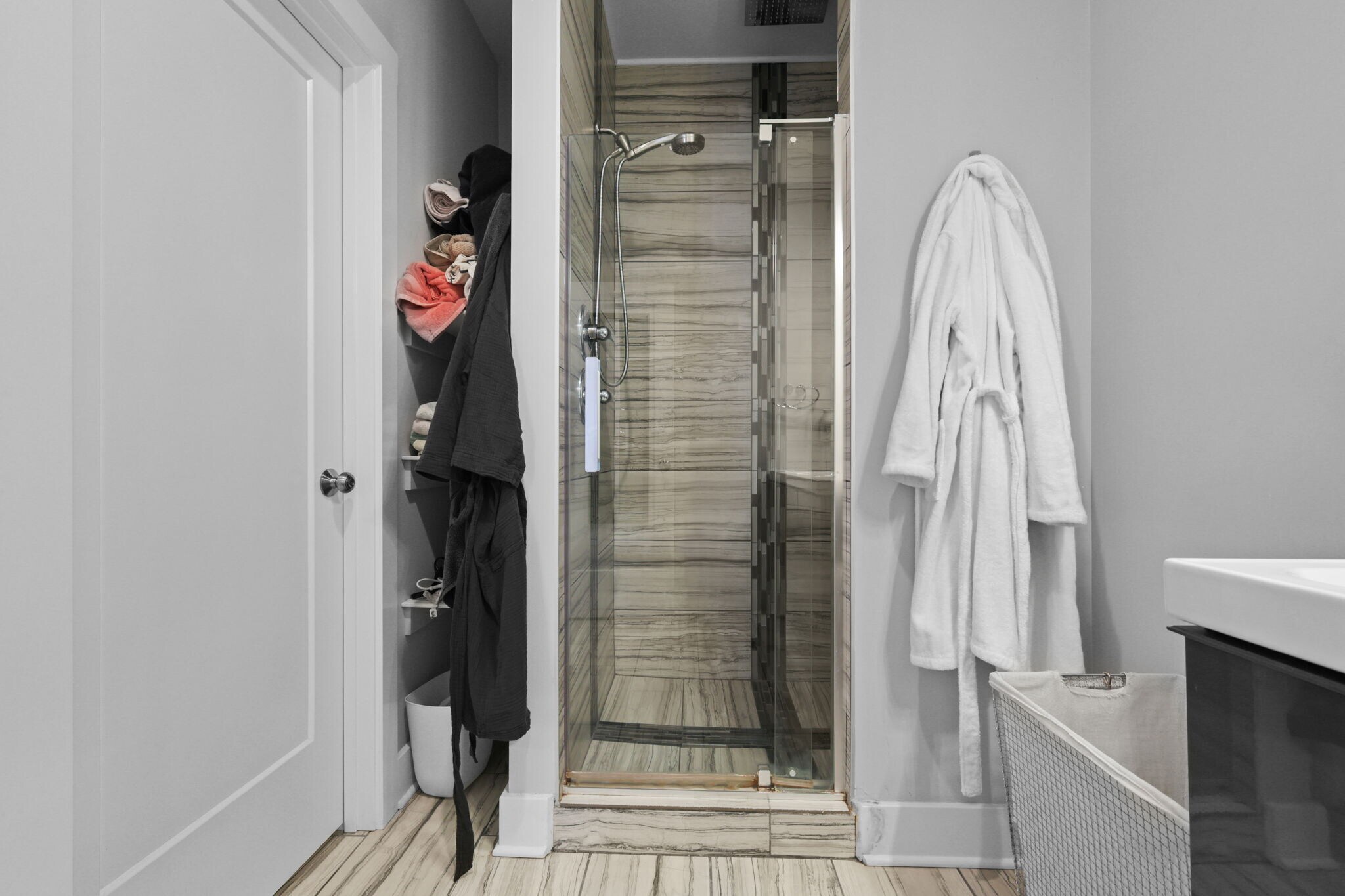 Building Photo - 2464 Broadway St