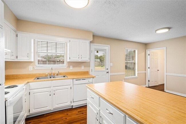 Building Photo - 7245 Pecan Terrace Dr