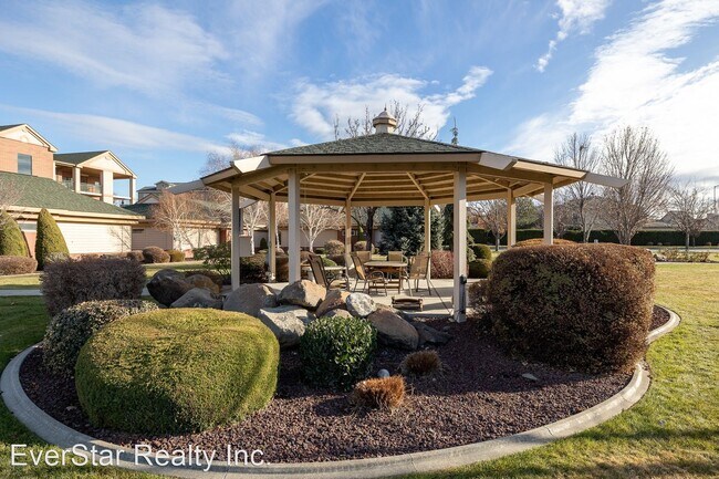 Building Photo - 2 br, 2 bath House - 300 Col Pt Dr C-201