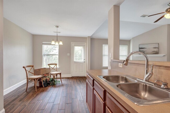 Building Photo - 10439 Hamlet Vale Ct