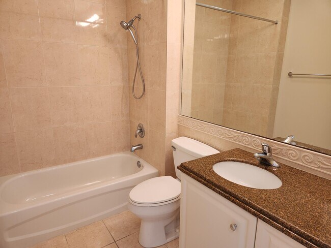 Building Photo - 10 Harbour Isle Dr E