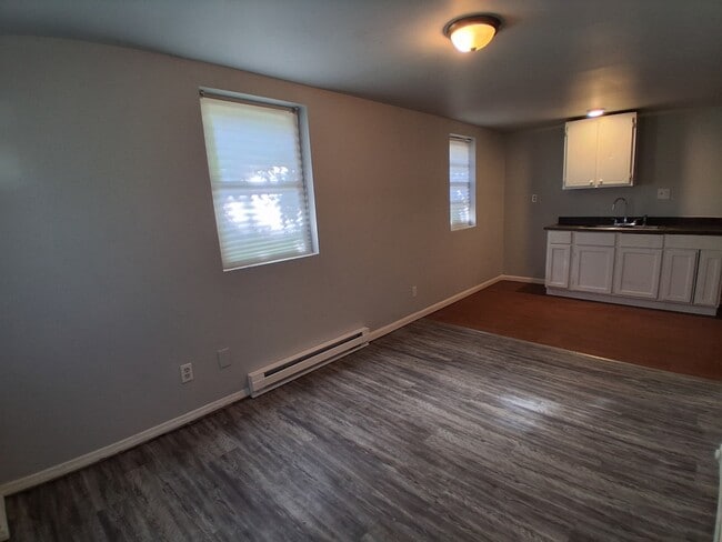 Building Photo - 212 Edwards-