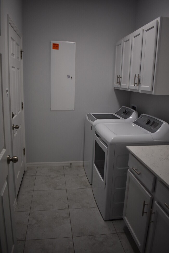 Building Photo - 3822 Milflores Dr