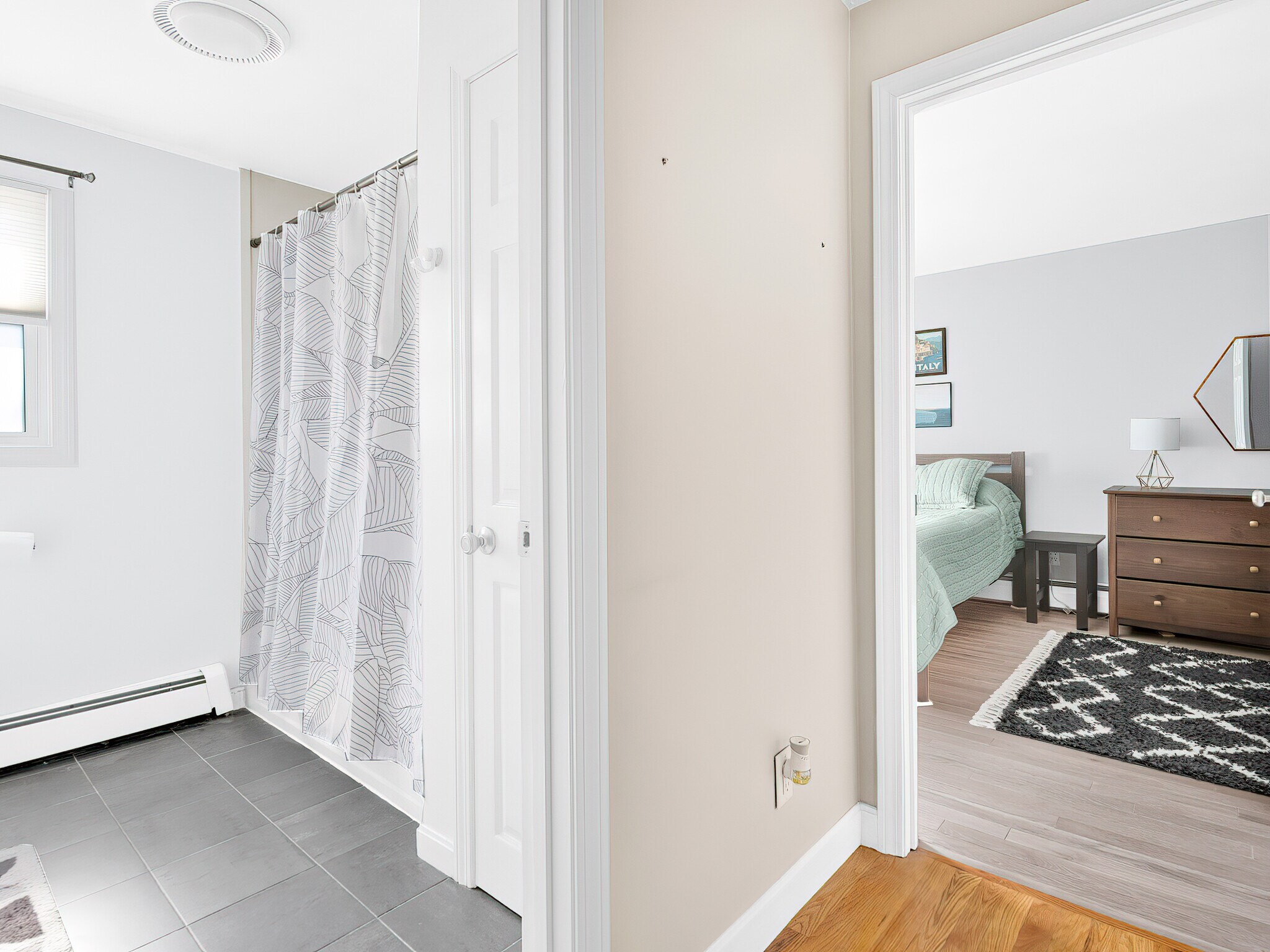 Building Photo - 32 Hamlin Ave