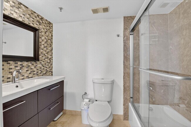 Building Photo - 6815 Willow Wood Dr
