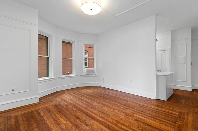 Building Photo - 284 Orange St