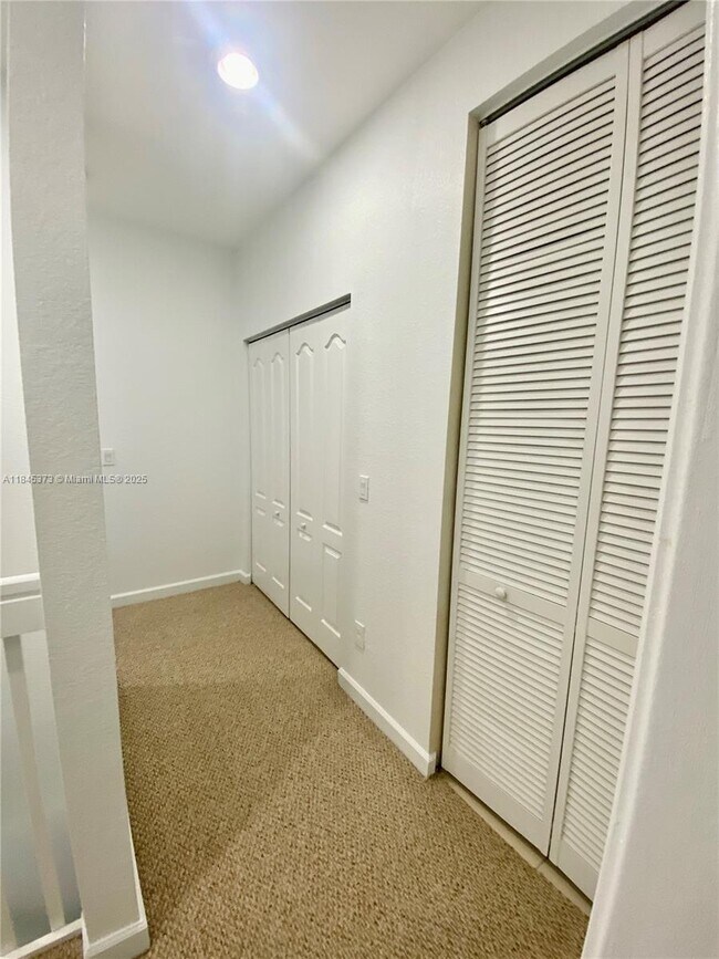 Building Photo - 9604 Town Parc Cir N