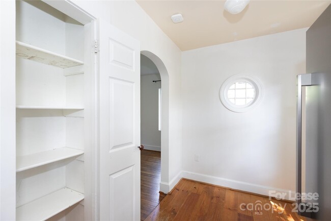 Building Photo - 3440 Oakwood Ave
