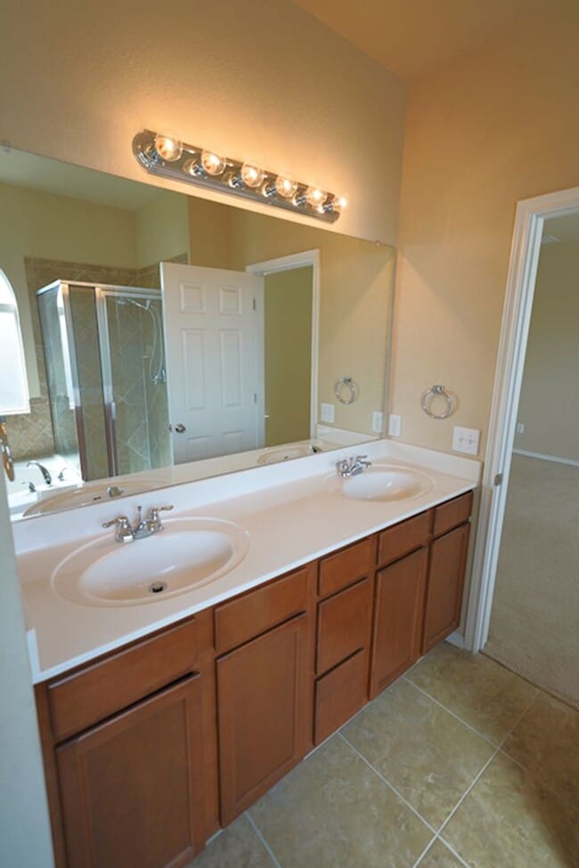 Building Photo - Beautiful home now available in the coveted Riata subdivision of Schertz, TX! Realtor Commission:...