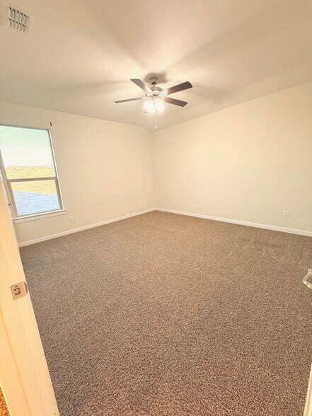 Building Photo - 565 Lindisfarne Ln