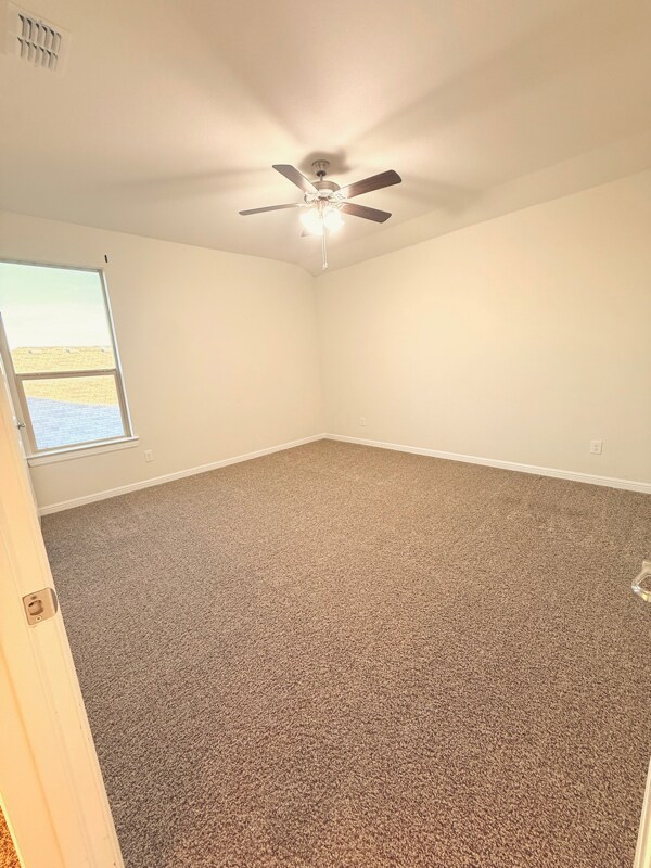 Building Photo - 565 Lindisfarne Ln