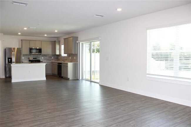 Building Photo - 30600 Thunderbird Dr
