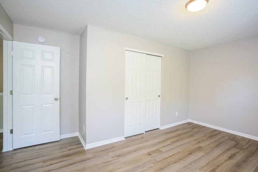 Building Photo - 6330 Alonzo Dr