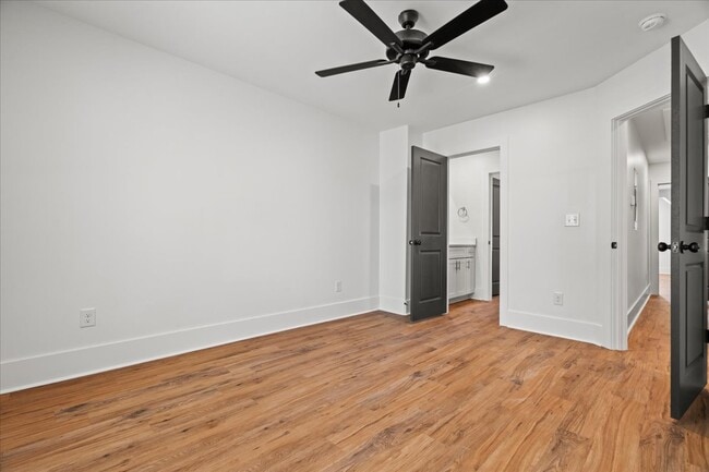 Building Photo - 1328 Twelve Oaks Ln