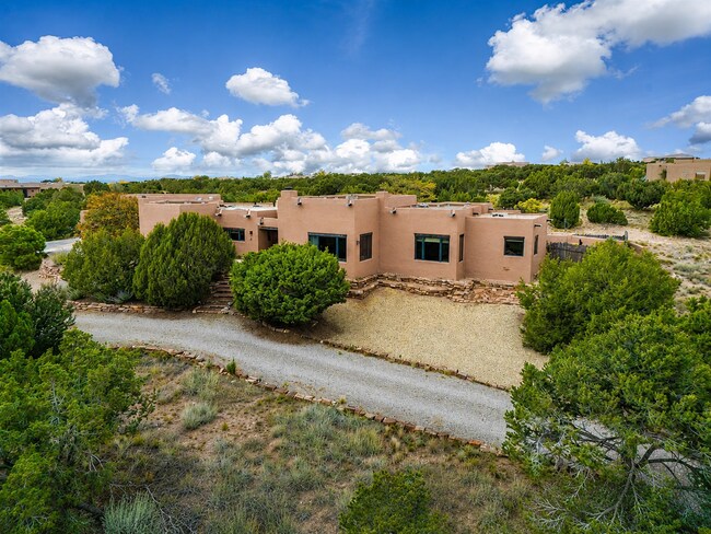 Building Photo - 61 Paseo Del Antilope