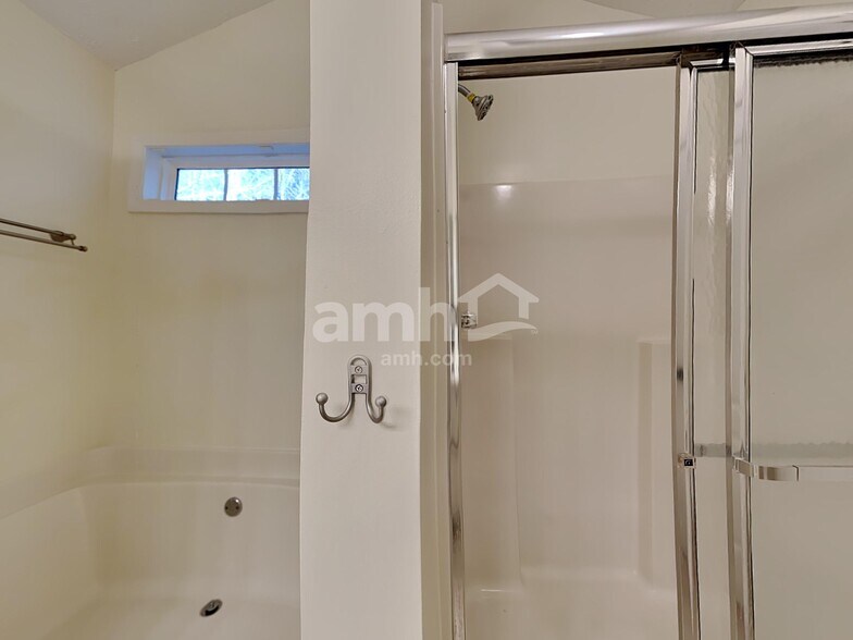 Building Photo - 406 Redwood Trail