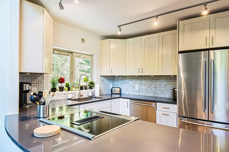 Building Photo - 32 Michaels Rd