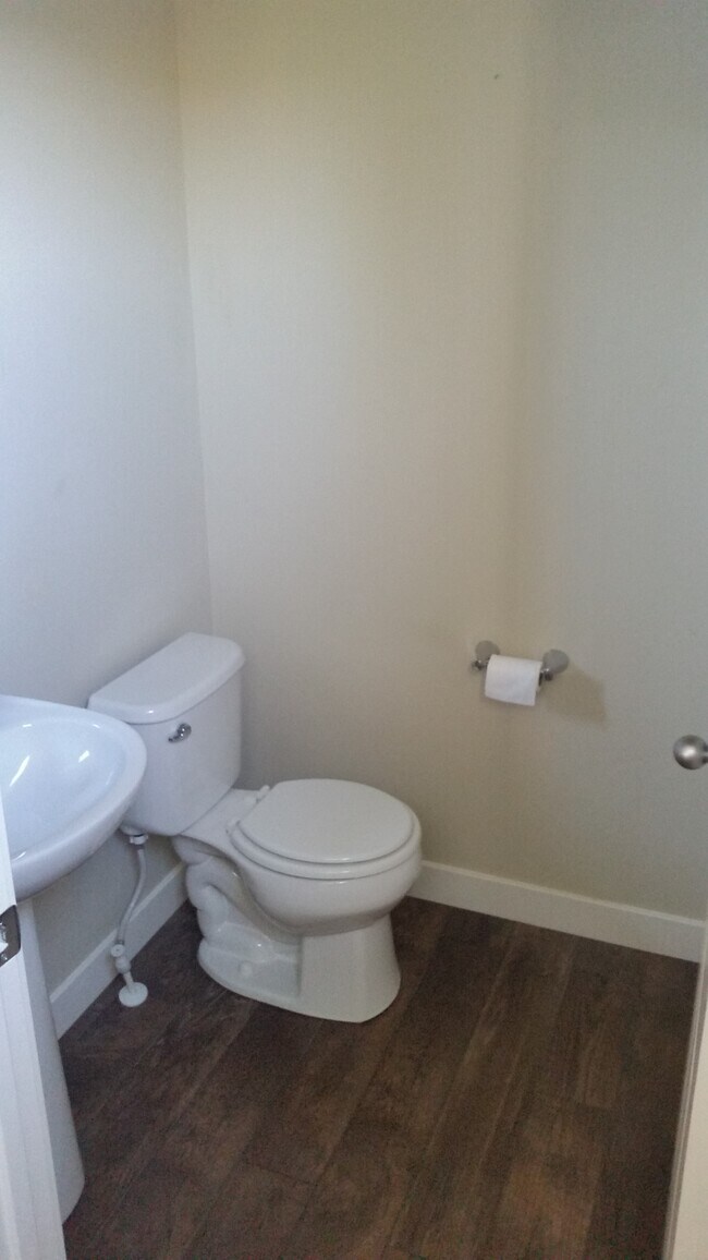Half Bath - 10608 S Topview Rd