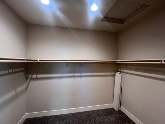 Building Photo - Beautiful! 3/2.5/2 Townhome in Gardnerville