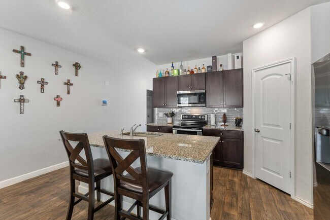 Building Photo - 829 Margay Lp