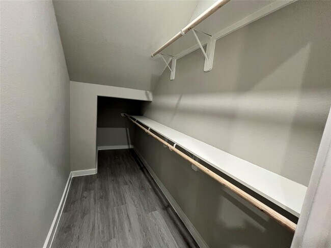 Building Photo - 8157 Tate St