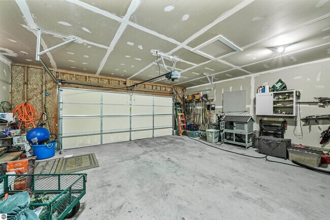 Building Photo - 7320 Peninsula Dr