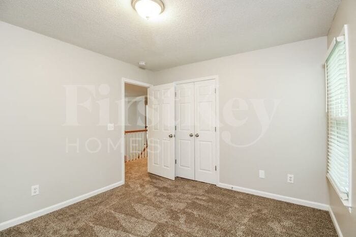 Building Photo - 5386 Beechmont Dr