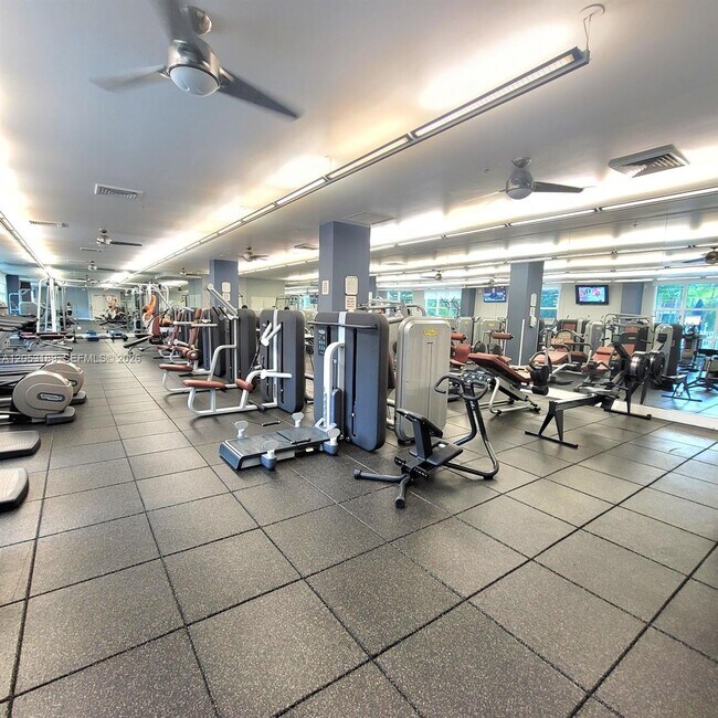 Building Photo - 2000 N Bayshore Dr