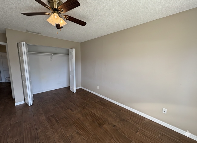 Building Photo - 610 Kenwick Cir