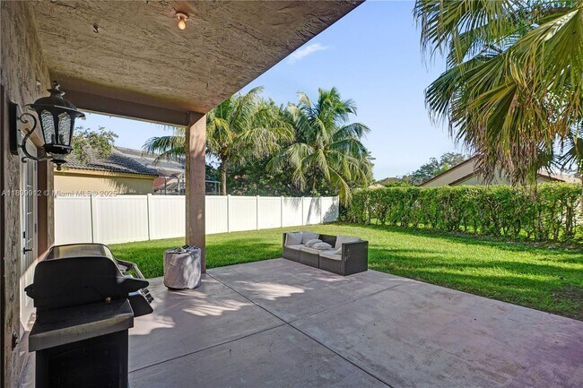 Building Photo - 658 Stanton Dr