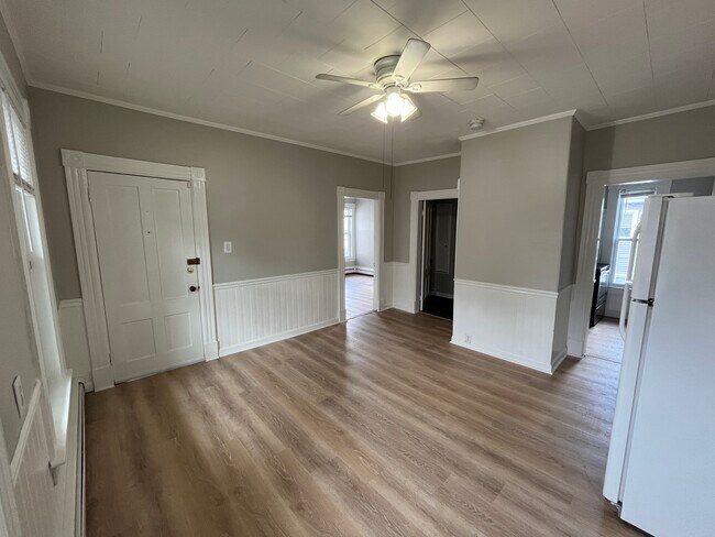 Building Photo - 262 Walnut St