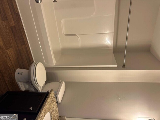 Building Photo - 403 Village View