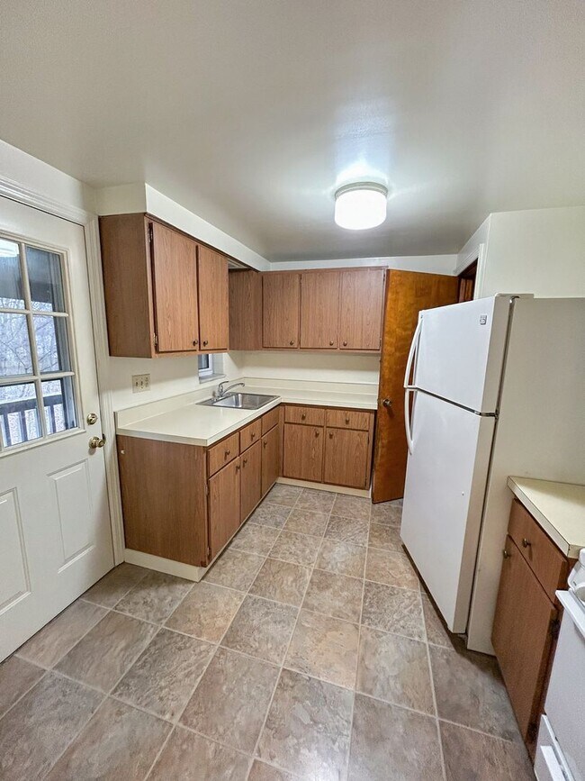 Building Photo - 1028 Fleming St