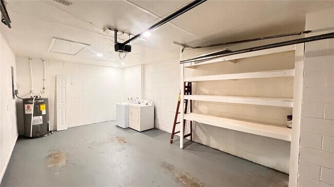 Building Photo - 1184 Calanda Ave