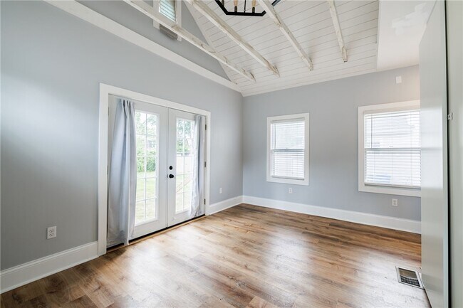 Building Photo - 222 Gregory St