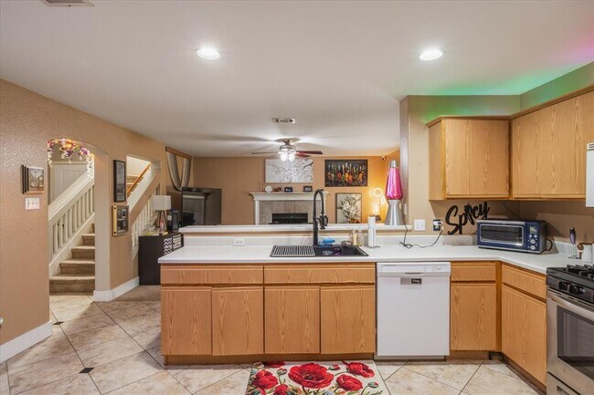 Building Photo - 922 Satellite View