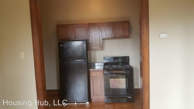 Building Photo - 296 Bates Ave