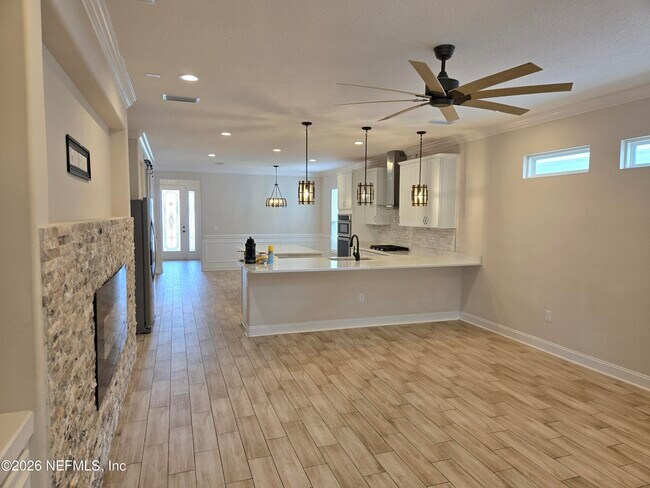 Building Photo - 835 Silver Pine Dr