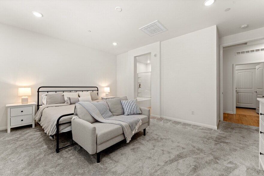 Building Photo - 14623 Gulfstream Ln