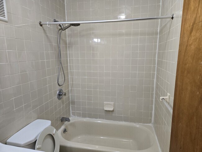 Building Photo - 4626 Bronx Blvd