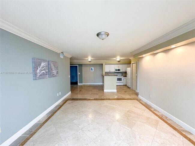 Building Photo - 1155 Brickell Bay Dr
