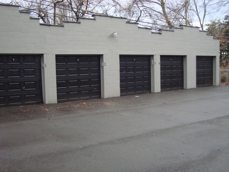 garage - 1420 Eastern Pky