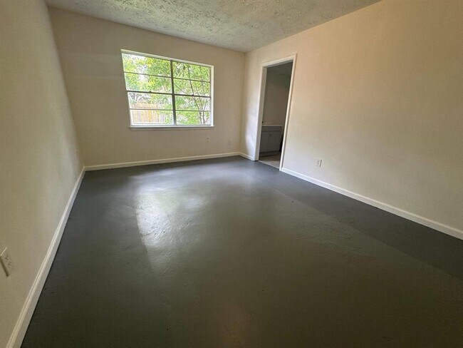 Building Photo - 2126 Millhouse Rd