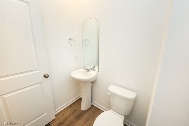 Building Photo - 98 Brewster Dr