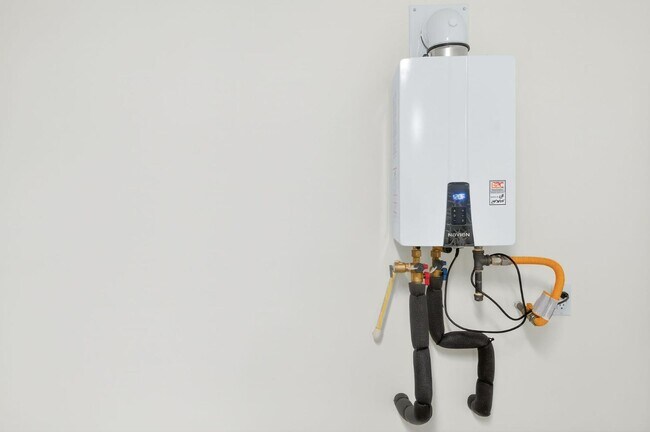 Building Photo - 1024 Saker Falcon Dr